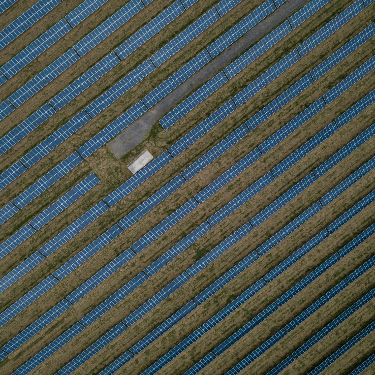 High-Efficiency Power Optimizer and Rapid Shutdown Devices for Solar Arrays