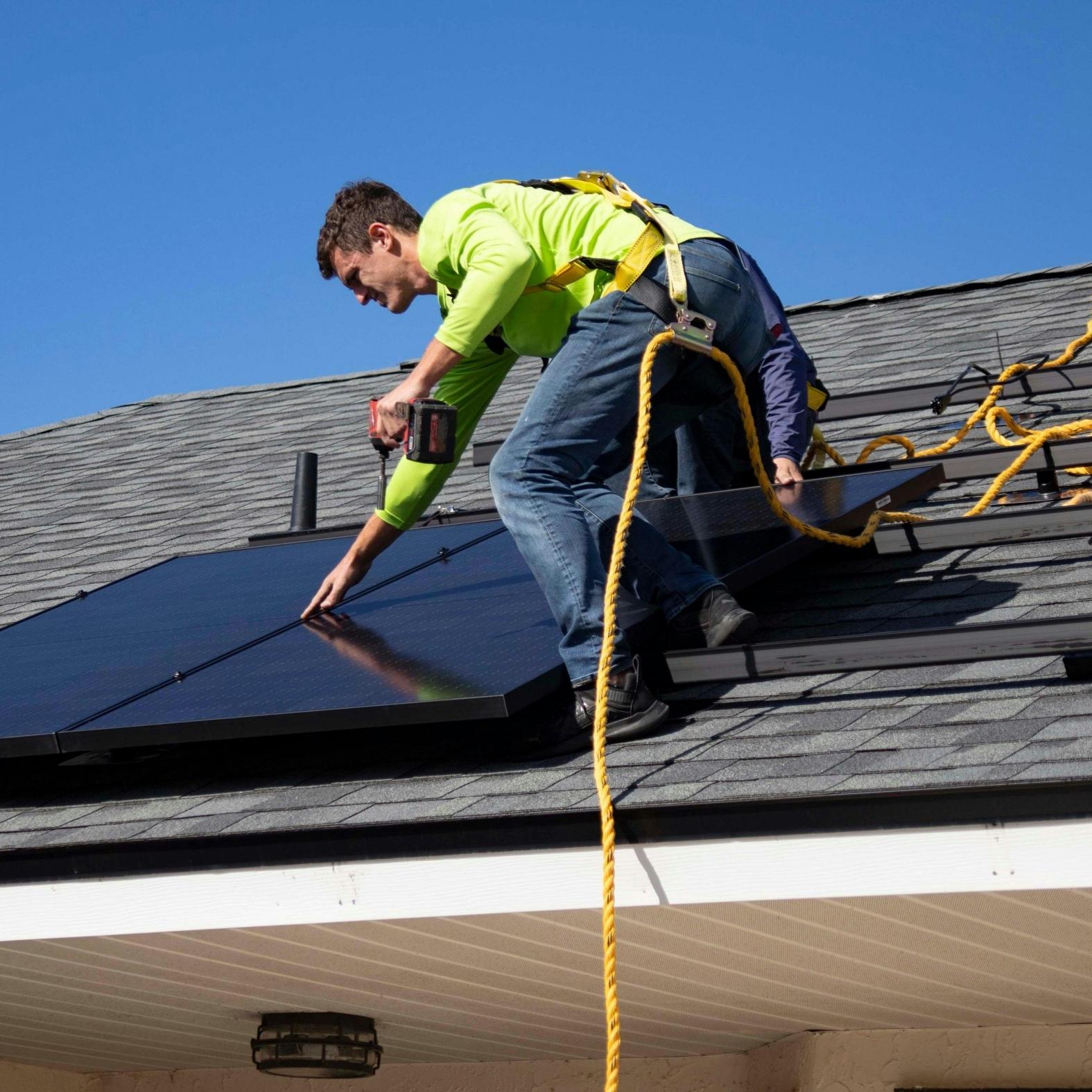 Elegir la seguridad de AFCI: soluciones a nivel de módulo vs. a nivel de cadena para proyectos solar
